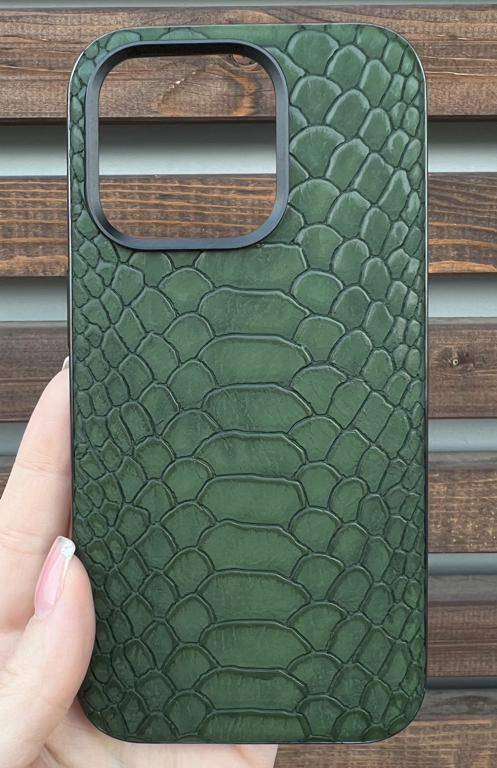 Чехол для iPhone 14 Pro Max эко кожа крокодил Puloka PN-M05 (Green)